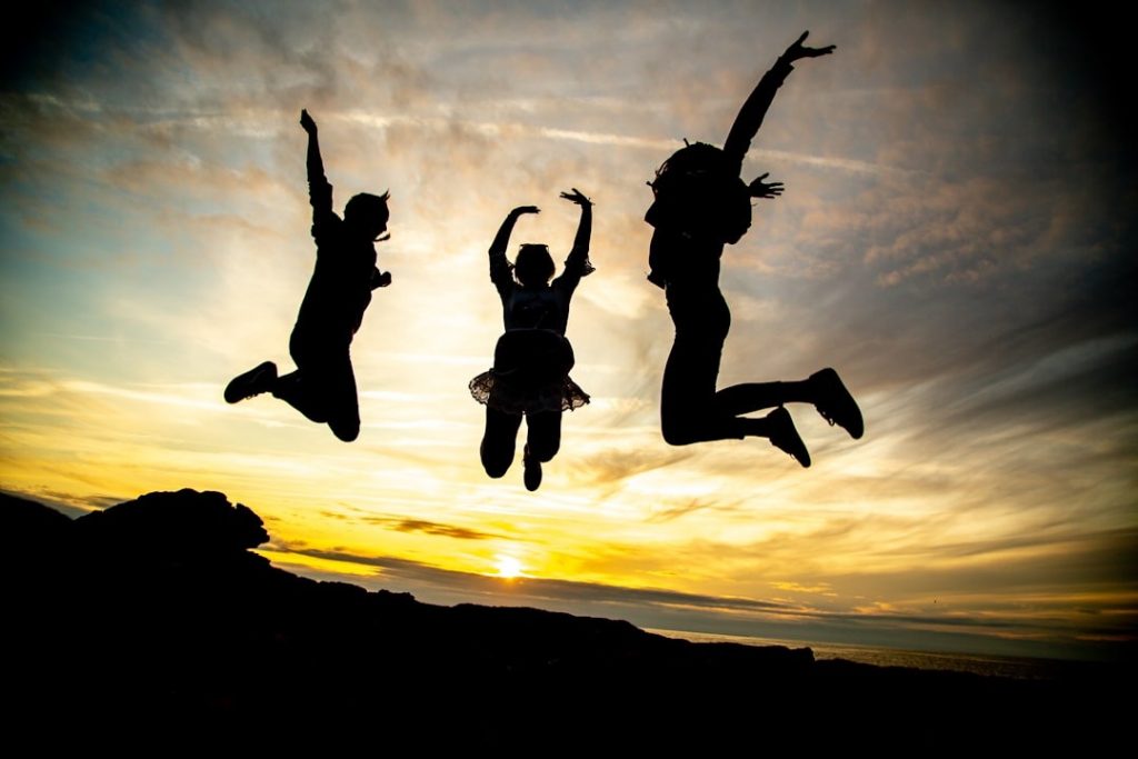 children-jumping- in-air